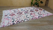 Großer Boucherouite-Teppich, 275 x 170 cm || 9,02 x 5,58 Fuß - KENZA & CO